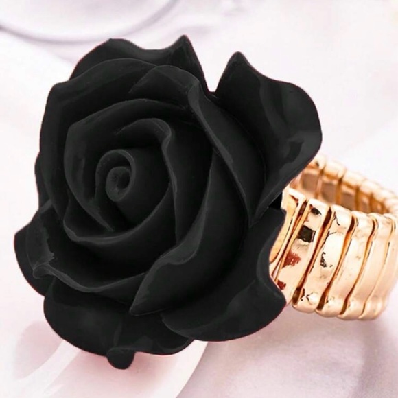 unbranded Jewelry - Elegant Black Rose Gold Ring